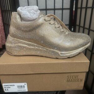 Steve Madden Constanza Sneakers
Size 9.5
Gold with small rhinestones
NIB